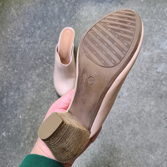 Bueno handcrafted nude leather wood heel mules - Picture 4 of 5